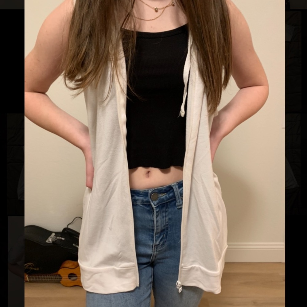 No-sleeve zip up